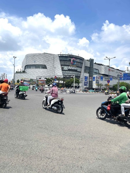 Bán Đất Mặt Tiền Gần Gigamall Thủ Đức 123m² Ngang 6m – Đường 20m – Chỉ 13.5 Tỷ - Phạm Văn Đồng