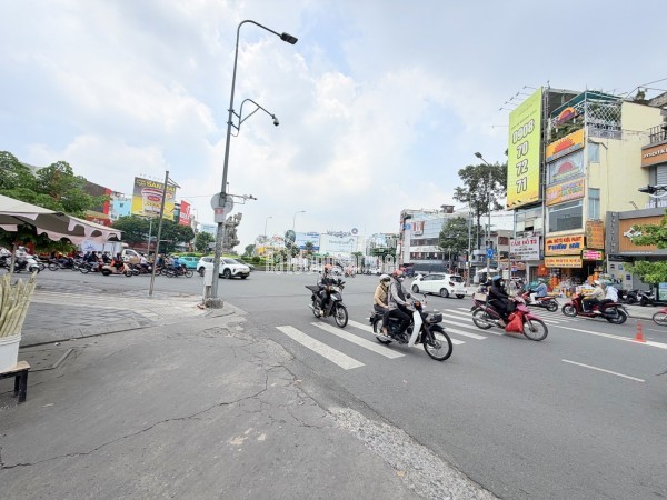 BÁN NHÀ LÝ THẢI TỔ QUẬN 10, 95M2 NGANG 5.