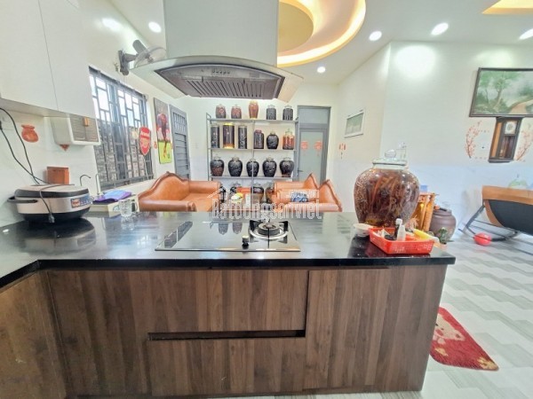 Bán nhà đường số 2, Trường Thọ, Thủ Đức, TP HCM. DT 50m2, 3 tầng, sổ hồng riêng. Giá 6,85 tỷ.