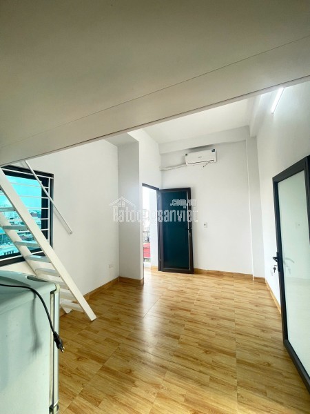 Cho thuê CC mini, có thang máy, gác xép, có ban công gần trường Bách-Kinh-Xây, 0981888335