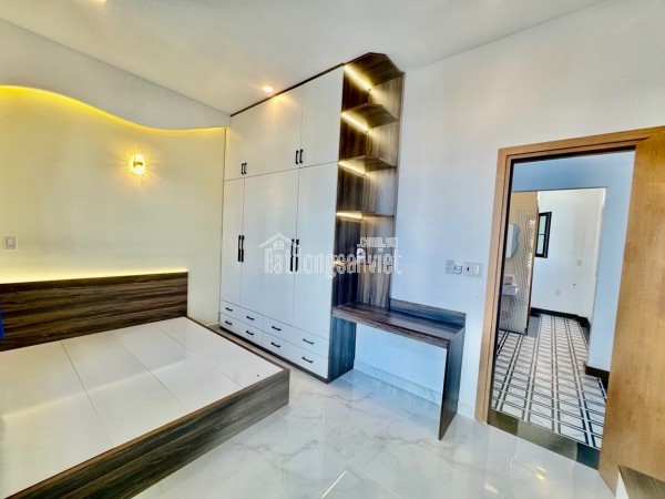 HẺM XE HƠI - HẺM THÔNG - KHU DÂN TRÍ AN NINH - NGANG GẦN 5M BỀ THẾ - NHÀ MỚI FULL NỘI THẤT VÀO Ở