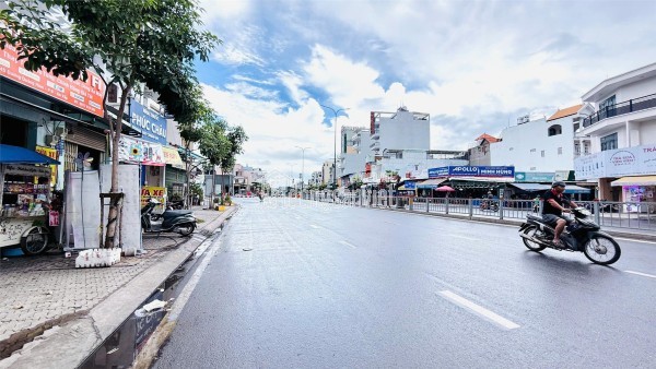 BÁN NHÀ MẶT TIỀN ĐƯỜNG QUẢNG HÀM, – DT 97M2, SAU QH CÒN 56M2, 4 TẦNG , 6 PHÒNG CHỈ 14 TỶ .