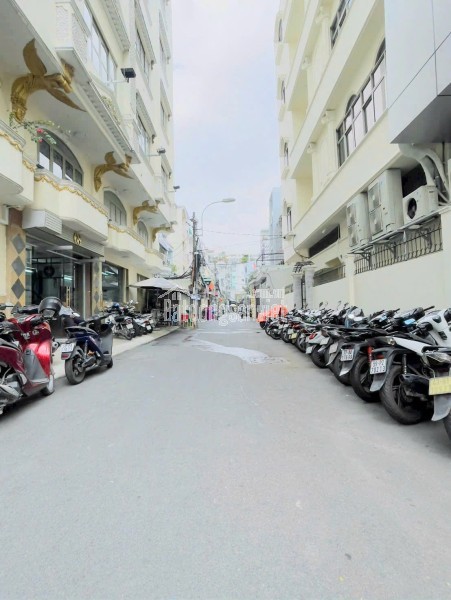 Sát mặt tiền trung tâm Q7
Ngang 4 dài 13.3
Đúc xây dựng mới