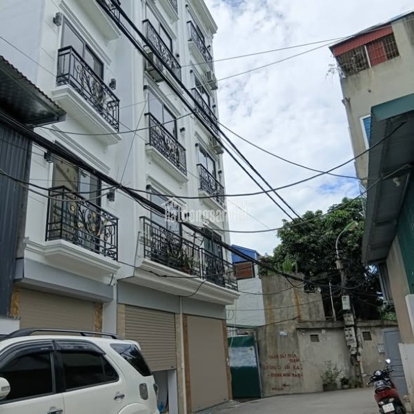 Tin thật Ngọc Thụy Long Biên 10 đồng 50m ô tô vỉa hè ô tô