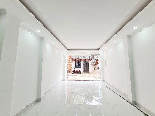 Tin thật Ngọc Thụy Long Biên 10 đồng 50m ô tô vỉa hè ô tô