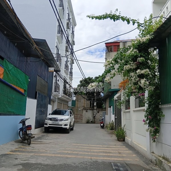 Tin thật Ngọc Thụy Long Biên 10 đồng 50m ô tô vỉa hè ô tô
