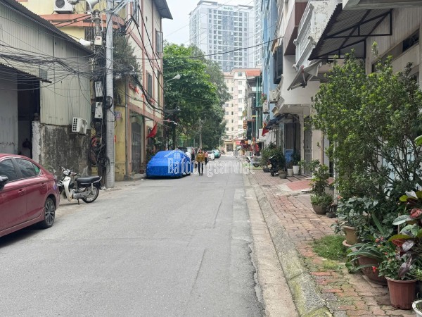 Tin thật Ngọc Thụy Long Biên 10 đồng 50m ô tô vỉa hè ô tô