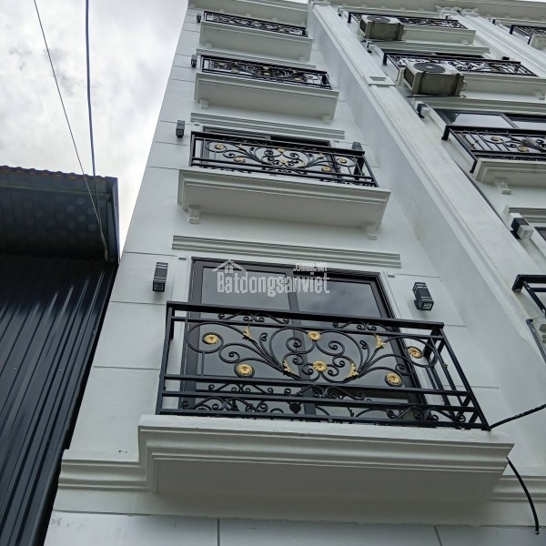 Tin thật Ngọc Thụy Long Biên 10 đồng 50m ô tô vỉa hè ô tô