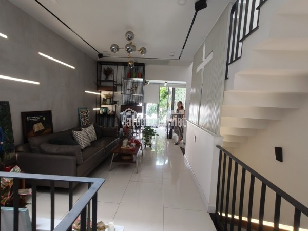 Bán nhà 3 tầng, đường Số 10, Tăng Nhơn Phú B, Q9. Thủ Đức, TP HCM. DT 90m2, SHR. Giá 6,15 tỷ.