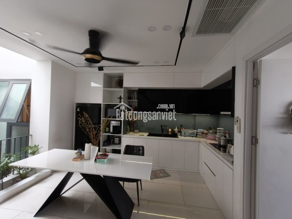 Bán nhà 3 tầng, đường Số 10, Tăng Nhơn Phú B, Q9. Thủ Đức, TP HCM. DT 90m2, SHR. Giá 6,15 tỷ.