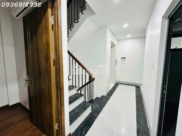 Chỉ 9.9 tỷ-DUY NHẤT 01 CĂN CÓ THANG MÁY-Ba Đình, Hà Nội