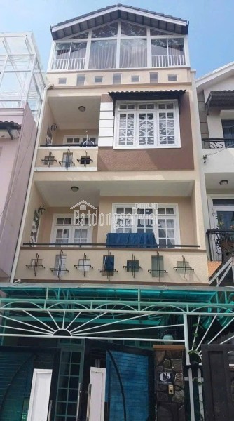 Cho thuê villa 8 phòng ngủ đường Hùng Vương phường 9 Đà Lạt giá 18 triệu/tháng