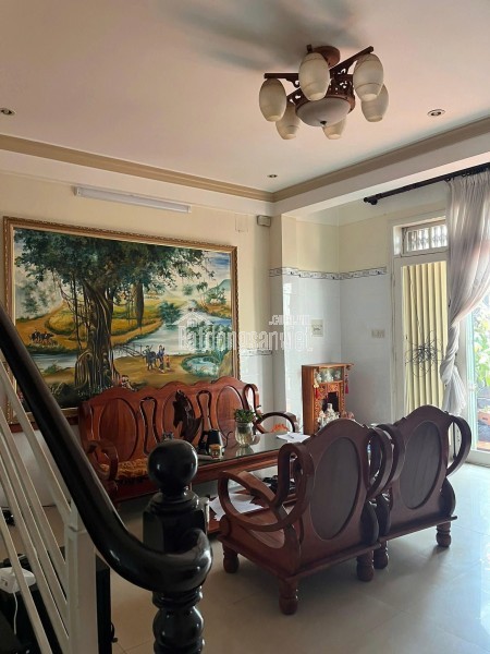 Cho thuê villa 8 phòng ngủ đường Hùng Vương phường 9 Đà Lạt giá 18 triệu/tháng