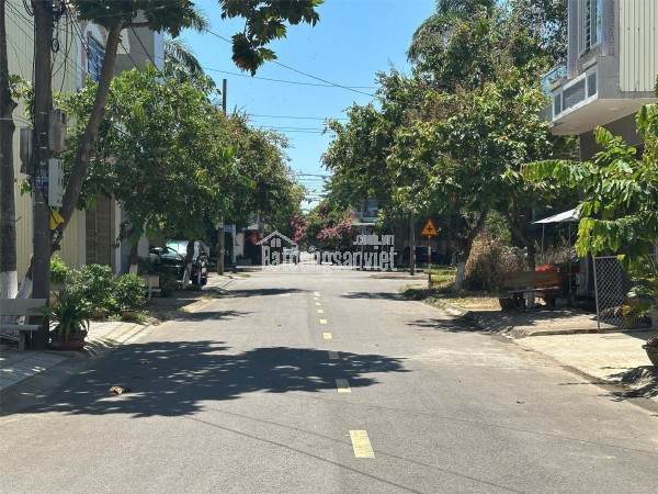 Bán đất mặt tiền Thành Thái, HK Trần Phú cũ, TP Quảng Ngãi, hướng Nam, giá 2,6 tỷ