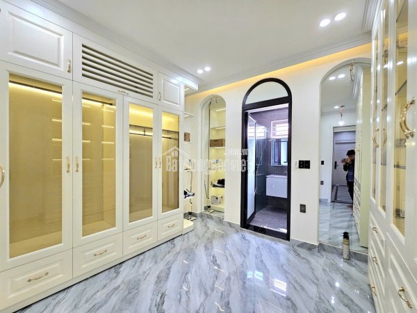 NHÀ ĐẸP MẶT ĐƯỜNG KHÚC HẠO – VỊ TRÍ KINH DOANH ĐẮC ĐỊA

Diện tích: 82m² x 4 tầng