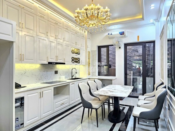 NHÀ ĐẸP MẶT ĐƯỜNG KHÚC HẠO – VỊ TRÍ KINH DOANH ĐẮC ĐỊA

Diện tích: 82m² x 4 tầng