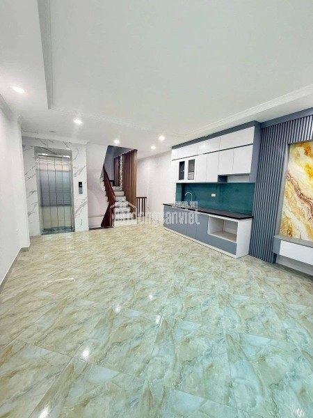 Về quê bán nhà Ngọc Lâm 9 tỷ 50m ô tô,Long Biên
