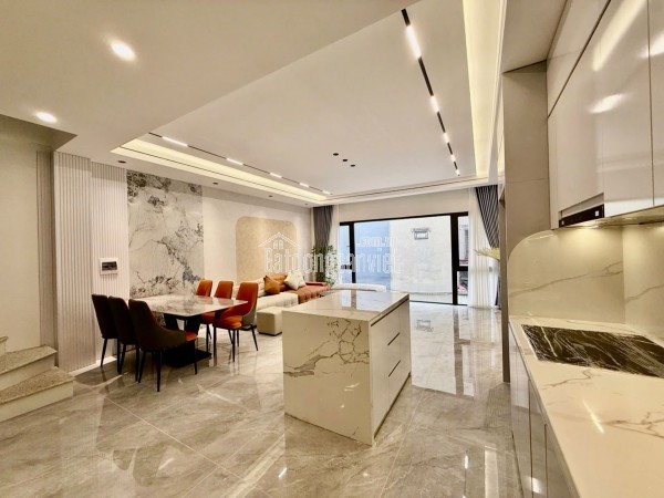 BÁN NHÀ TRUNG TÂM THẠCH BÀN – CỔ LINH  92M² × 6 TẦNG  GARA Ô TÔ  THANG MÁY