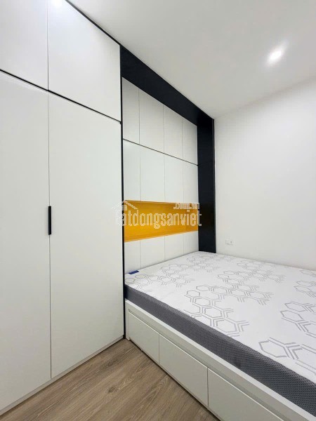 BÁN NHÀ TRUNG TÂM THẠCH BÀN – CỔ LINH  92M² × 6 TẦNG  GARA Ô TÔ  THANG MÁY