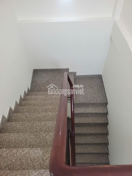 Cho thuê nhà 222/4 Võ Thành Trang P11 QTân Bình 1 trệt 2 lầu