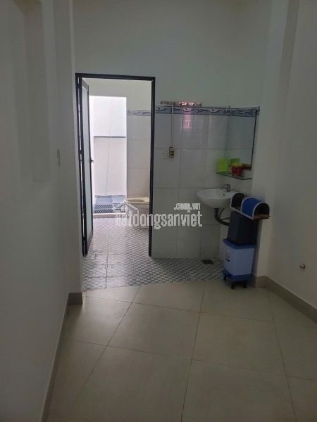 Cho thuê nhà 222/4 Võ Thành Trang P11 QTân Bình 1 trệt 2 lầu