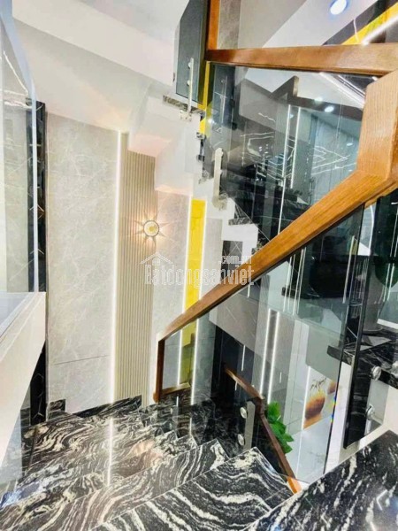 Nhà bán lô góc LVQ 2 mặt tiền thông thoáng, hẻm xe hơi né nhau thoải mái, 8,8 tỷ TL