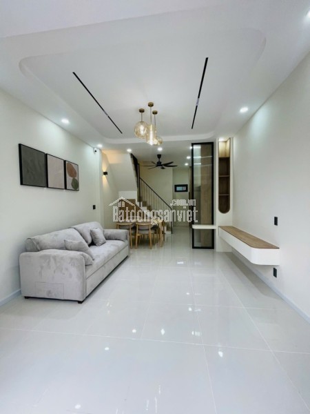 Bán nhà đường số 34, Linh Đông, Thủ Đức, TP HCM. DT 40m2, 2 tầng, sổ hồng riêng, giá 4.73  tỷ.
