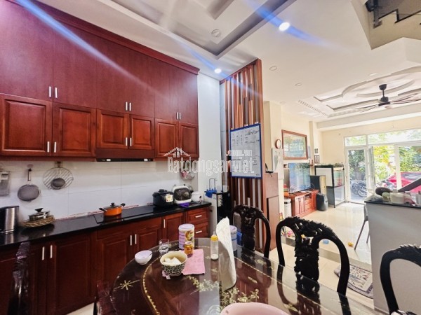 Bán nhà mặt phố, đường số 37 - CL, Cát Lái, Q2, Thủ Đức, TP HCM. DT 119m2, 4 tầng, SHR. Giá 13,9