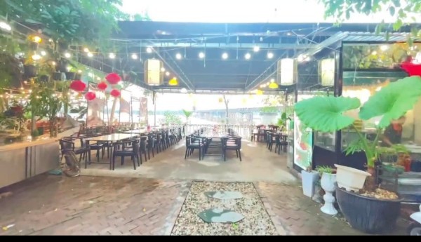 Cho thuê mặt bằng set up sẵn DT 300m2  Chuyên hàng ăn uống,nhà hàng lẩu, khu ẩm thực đông đúc, ô