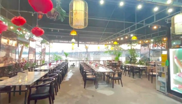 Cho thuê mặt bằng set up sẵn DT 300m2  Chuyên hàng ăn uống,nhà hàng lẩu, khu ẩm thực đông đúc, ô