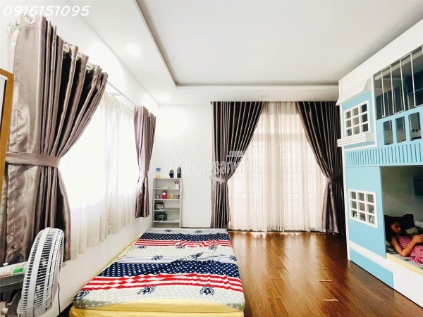 Cho thuê nhà nguyên căn, 1 trệt 2 lầu 1 sân thượng 80m2