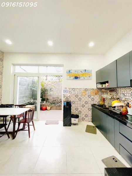 Cho thuê nhà nguyên căn, 1 trệt 2 lầu 1 sân thượng 80m2