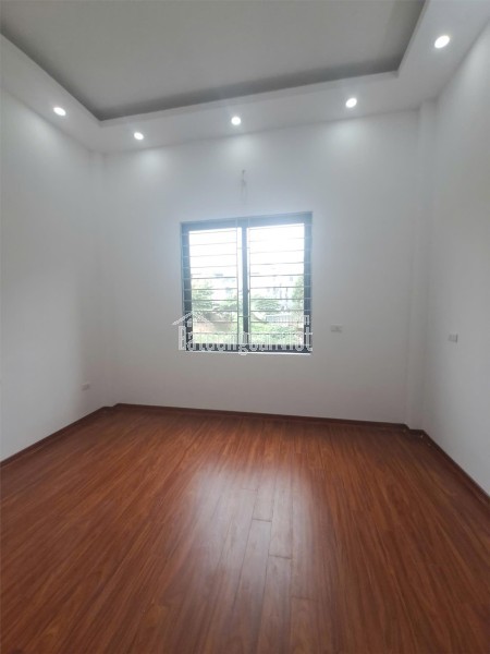 Bán nhà Ngọc Hồi - Hoàng Liệt, 40m² x 4,5 tầng, cả sân 57m²,  7,4 tỷ