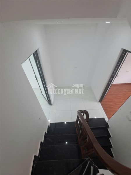Bán nhà Ngọc Hồi - Hoàng Liệt, 40m² x 4,5 tầng, cả sân 57m²,  7,4 tỷ