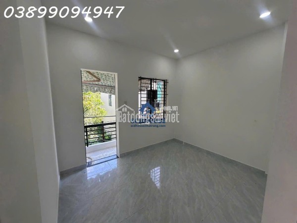 Bán nhà trung tâm Nha Trang hẻm 1170 đường 2/4 Phường Vạn Thắng. Giá bán: 2,3 tỷ sổ đỏ riêng.