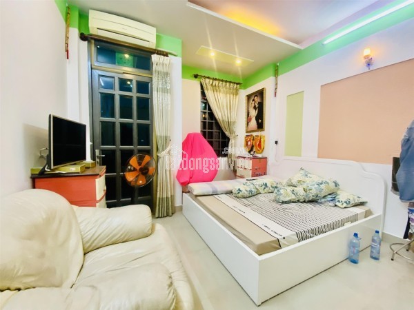 BÁN NHÀ MẶT TIỀN SỐ 1 CŨ, DT : 122/138M3, 4 TẦNG, 6 PHÒNG, CHỈ 19 TỶ TL.