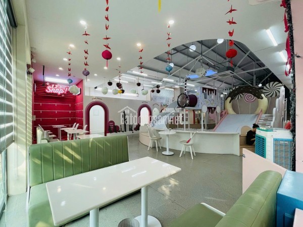 SANG NHƯỢNG GẤP QUÁN CAFE LÔ GÓC – KIM MÃ, BA ĐÌNH, HÀ NỘI