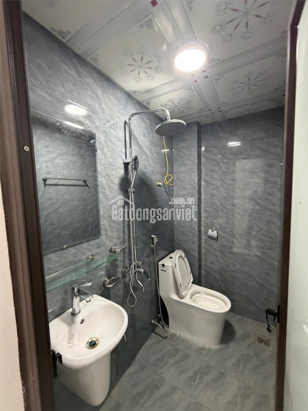 Cho thuê nhà nguyên căn Hữu Hòa 50m2 có gác xép, kinh doanh 4,5tr/t