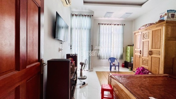 Bán nhà 3 tầng, 68m2,  đường Số 5, Linh Xuân, Thủ Đức. TP HCM. Sổ hồng riêng, giá 3,69  tỷ.