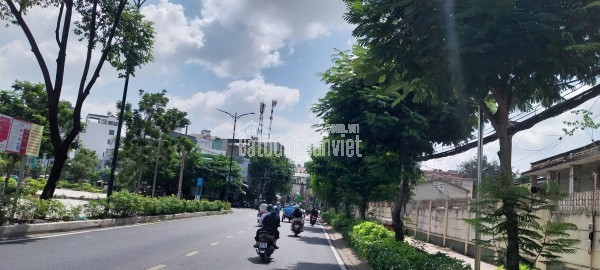 NHÀ ĐẸP TRẦN XUÂN SOẠN – QUẬN 7 – LÔ GÓC 3 MẶT HẺM THOÁNG – CHỈ 4,29 TỶ