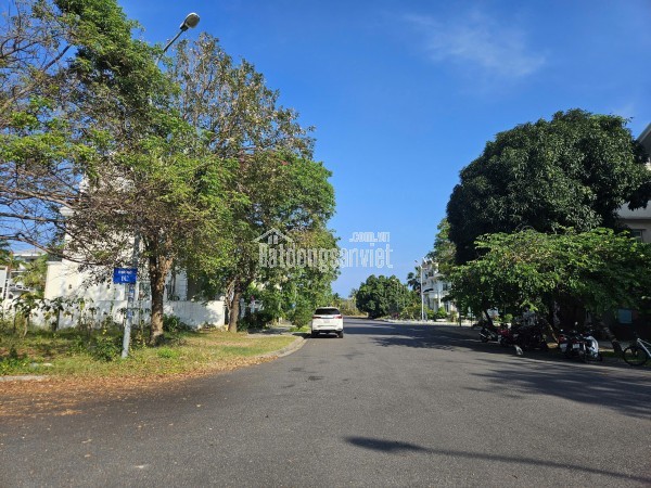 Lô đất góc 2 mặt đường tại khu đô thị biển An Viên, Nha Trang.
Vị trí gần biển.
Diện tích đất rộng
