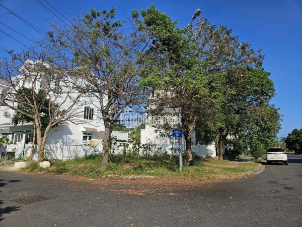 Lô đất góc 2 mặt đường tại khu đô thị biển An Viên, Nha Trang.
Vị trí gần biển.
Diện tích đất rộng