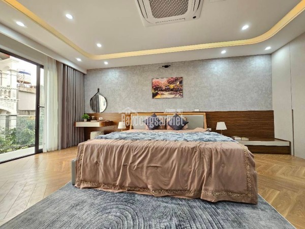 Giảm 4 tỷ mặt phố Cổ Linh toà văn phòng mt 12m dt 130m2 4 tầng kinh doanh cao cấp