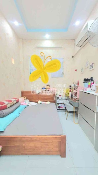 Ngang 5.10m vuông dài 12.5m . Cômg nhận đủ 62m2.