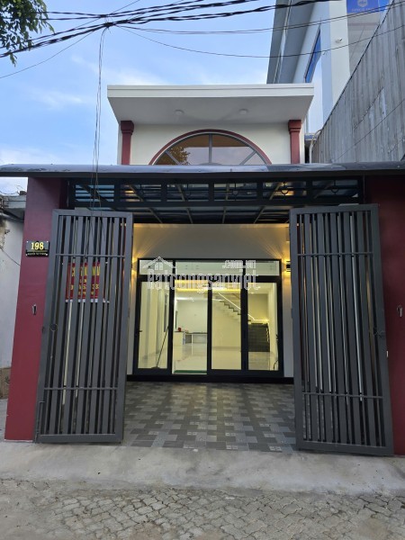 CHÍNH CHỦ BÁN NHÀ 2 MẶT TIỀN NGUYỄN TẤT THÀNH - TP. HUẾ (NỞ HẬU, KO NGẬP)