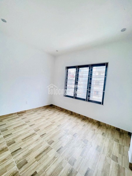 NHÀ CỰC ĐẸP GẦN NGÃ 3 SỞ DẦU Ô TÔ ĐỖ CỬA