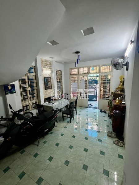 BÁN NHÀ P.1 QUẬN 8 – GẦN CẦU NGUYỄN VĂN CỪ – 3 TẦNG – 52M² – NHỈNH 5 TỶ- LH 0784968131