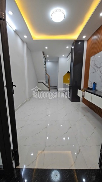Bán nhà hẻm lâm văn bền cách đường xe hơi 50 m 

Ngang 3 dài 9 đúc 2 tấm hơn 2 đ tân hưng Q7