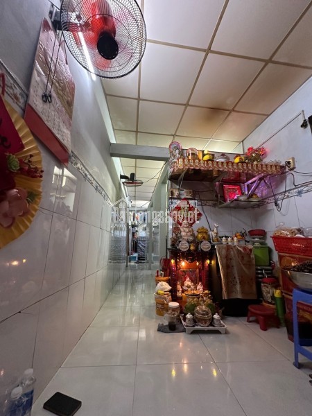QUẬN 8 - gần cầu Chánh Hưng, gần cầu chà và , thuận tiện di chuyển sang các quận.