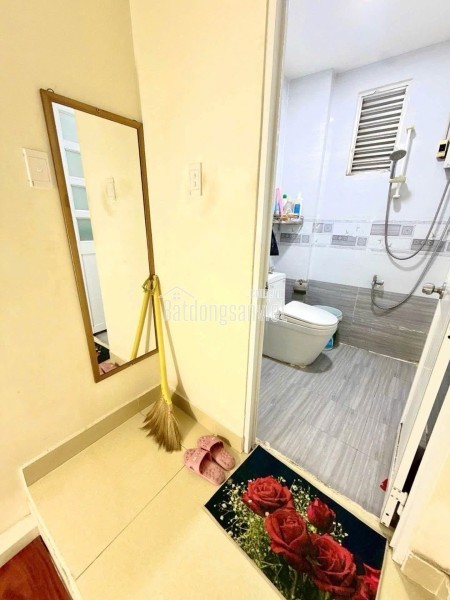 Nhà Cách Mạng Tháng Tám, 3 Lầu-Hẻm xe hơi- giá chỉ 4 tỷ nhỉnh